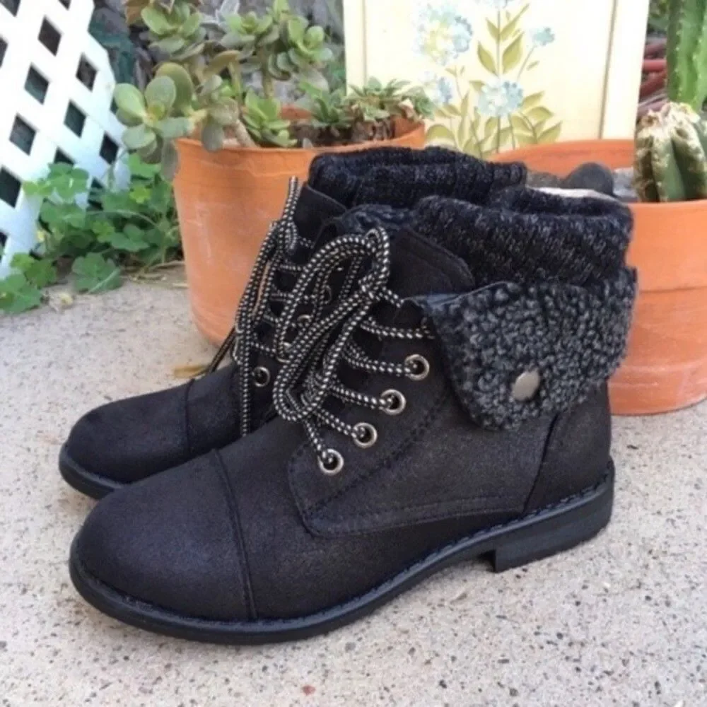 CUTE FAUX SHERPA LACE UP LIGHTWEIGHT BLACK ANKLE BOOTS NEW IN BOX‎